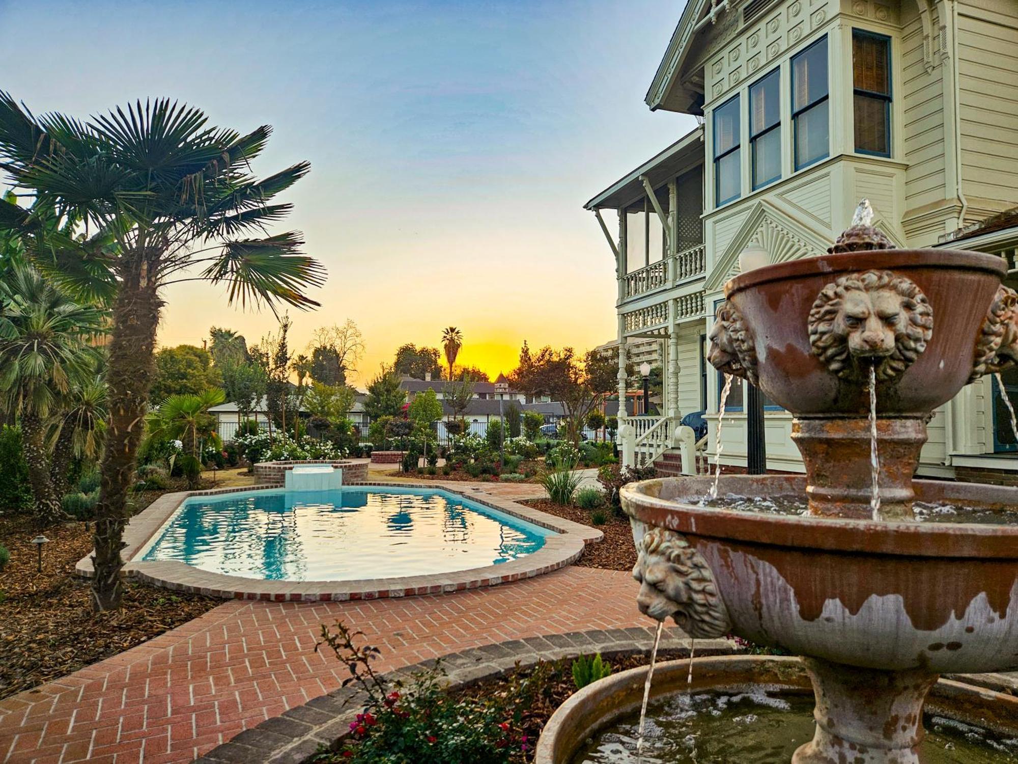 The Jd Hyde Historic Inn Визалия Экстерьер фото
