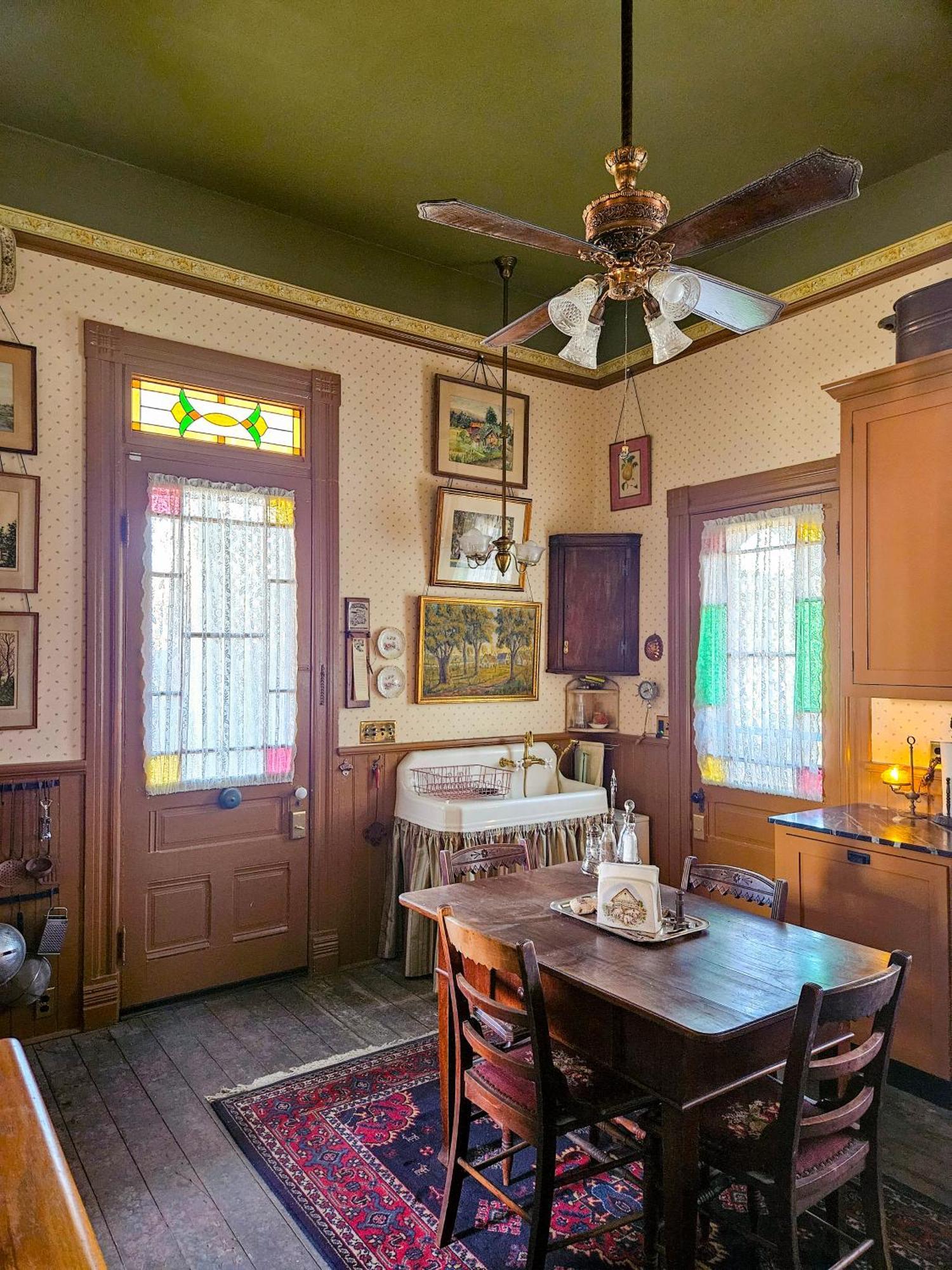 The Jd Hyde Historic Inn Визалия Экстерьер фото