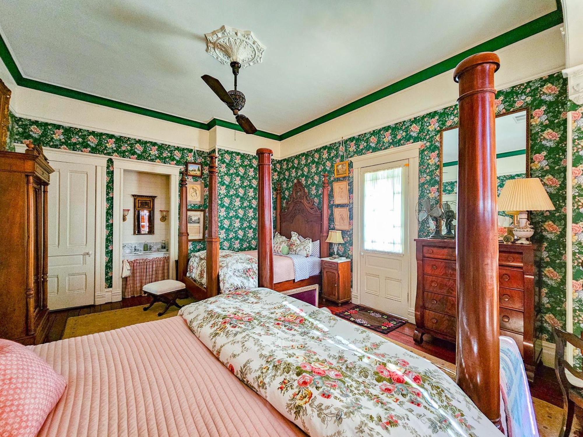 The Jd Hyde Historic Inn Визалия Экстерьер фото