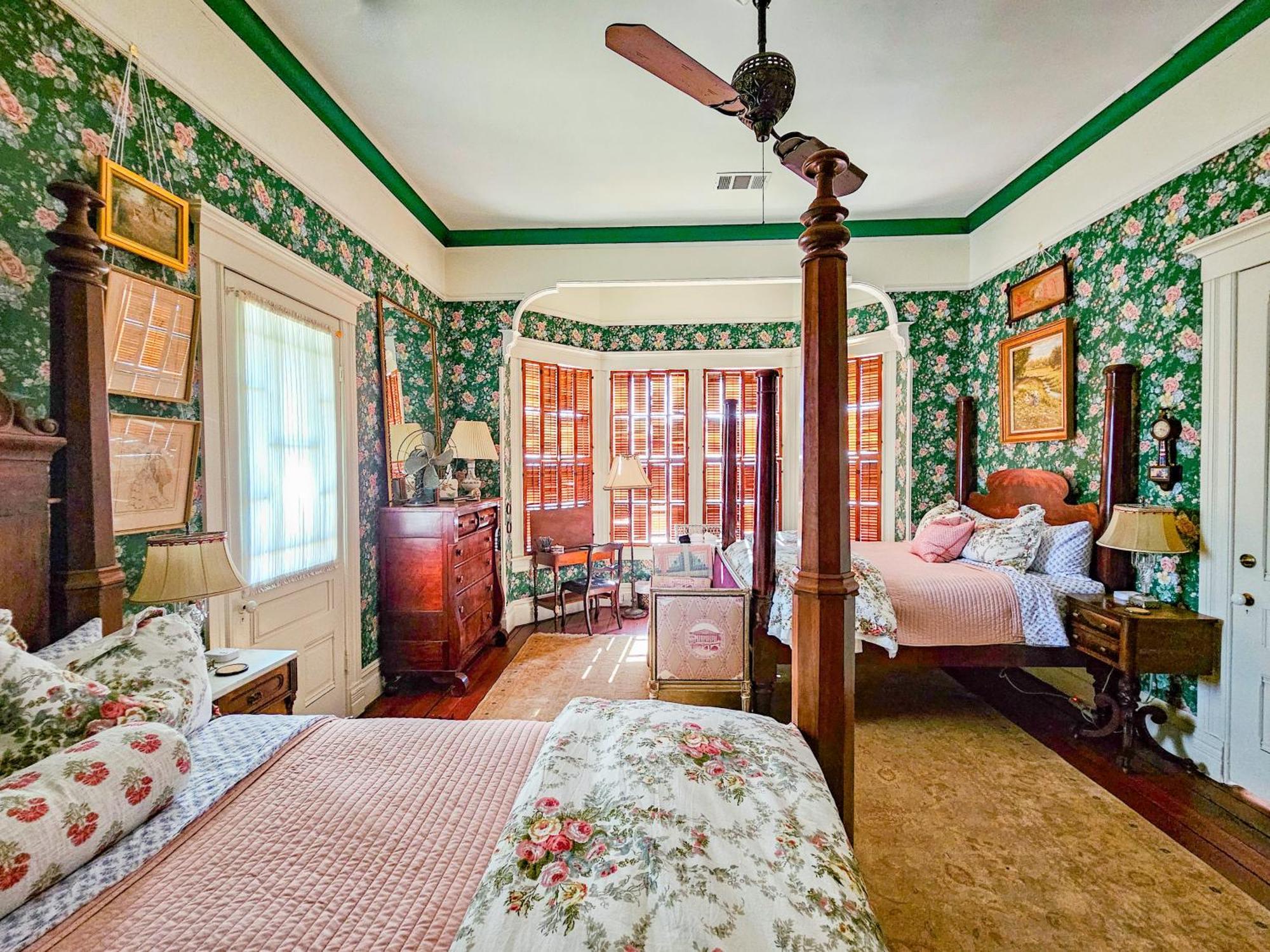 The Jd Hyde Historic Inn Визалия Экстерьер фото