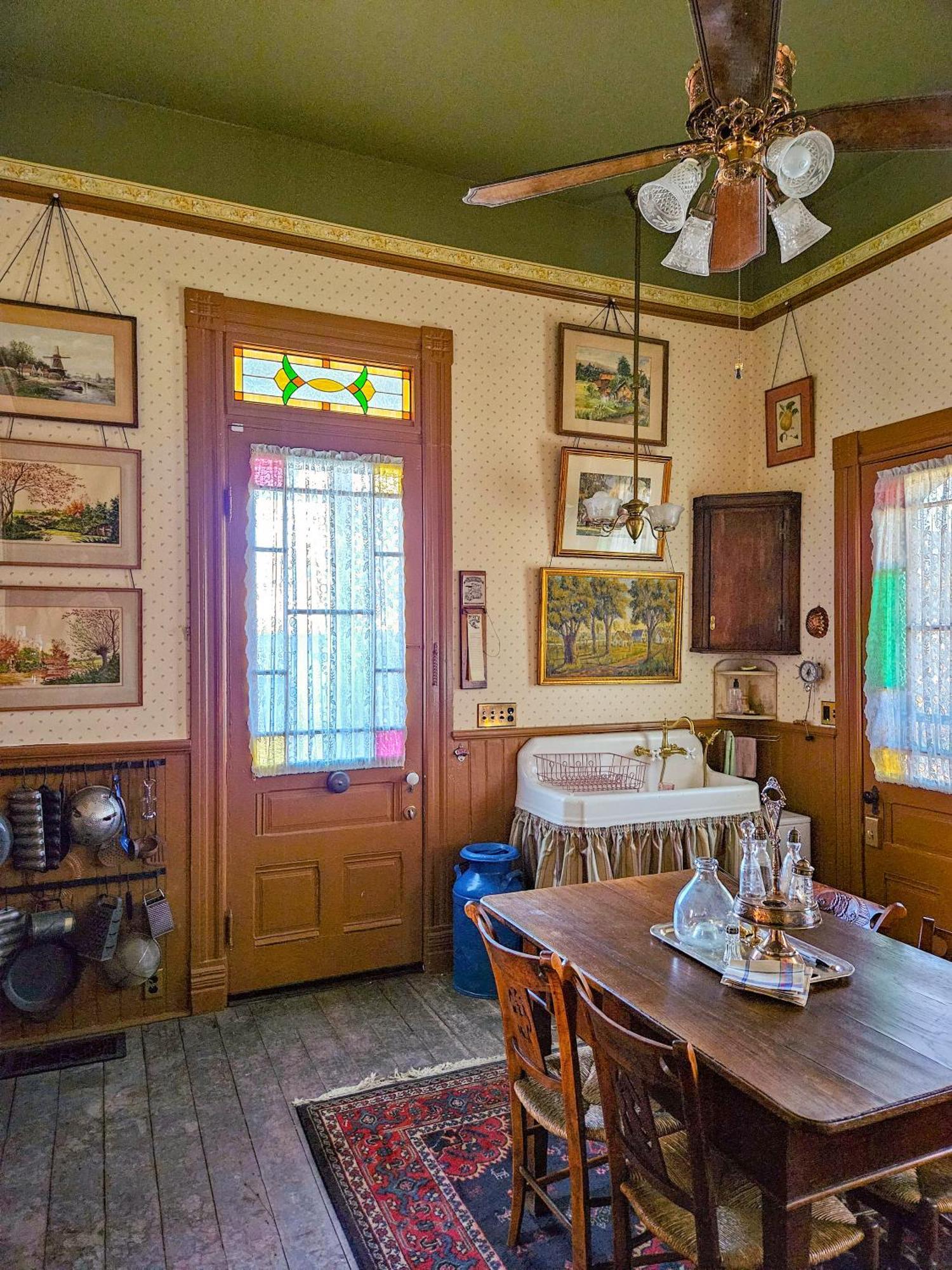 The Jd Hyde Historic Inn Визалия Экстерьер фото